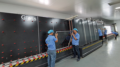 林森易潔門-中空設備流水線